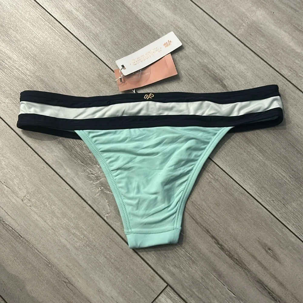 Pilyq aquamarine color